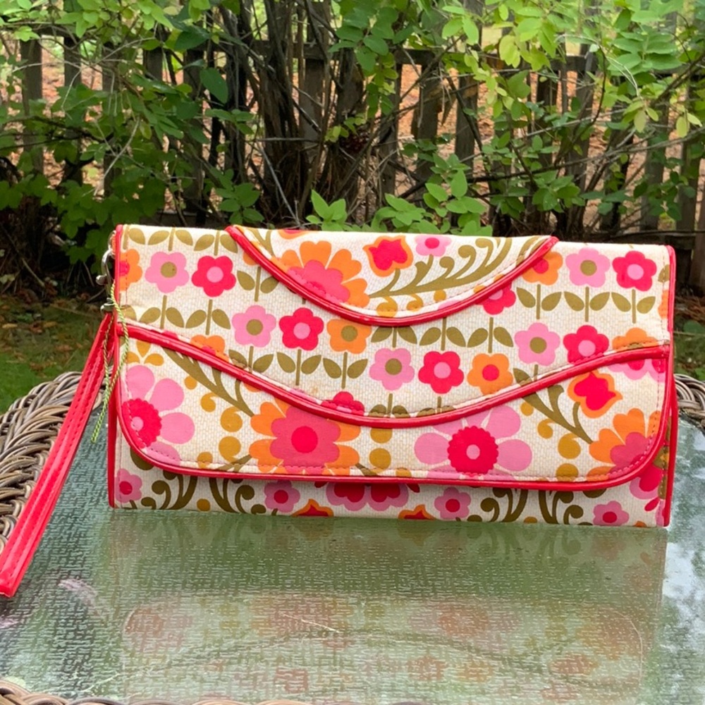 Vera Bradley floral wristlet